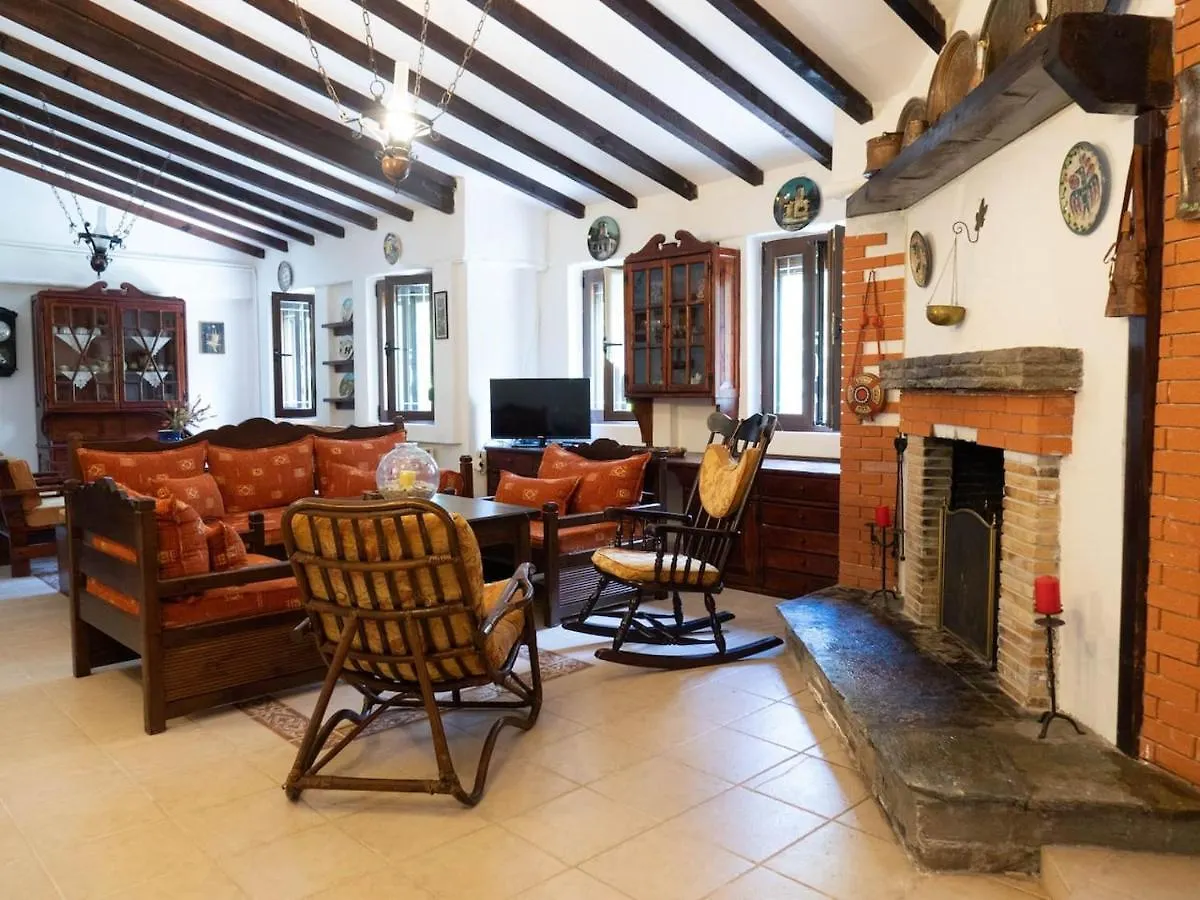 بيت للعطل Sani Traditional Forest Villa